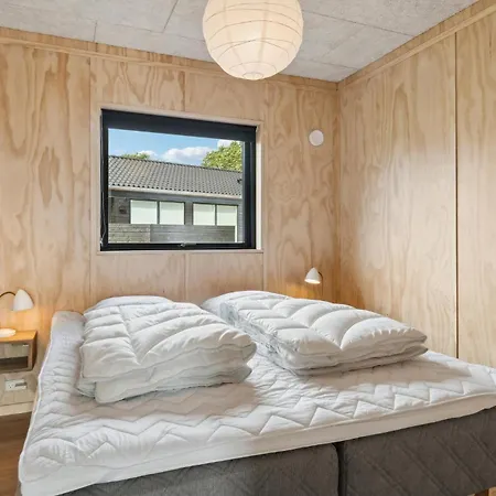 Gorgeous In Grenaa With Kitchen Brondstrup